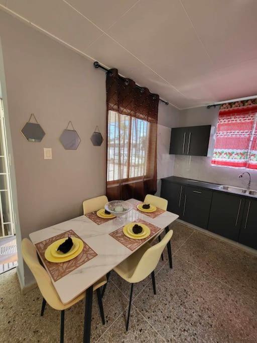 Welcome To Our Cozy Apartment! Willemstad Bagian luar foto
